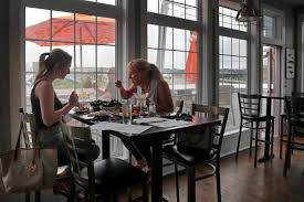 Mass. restaurants open indoor dining